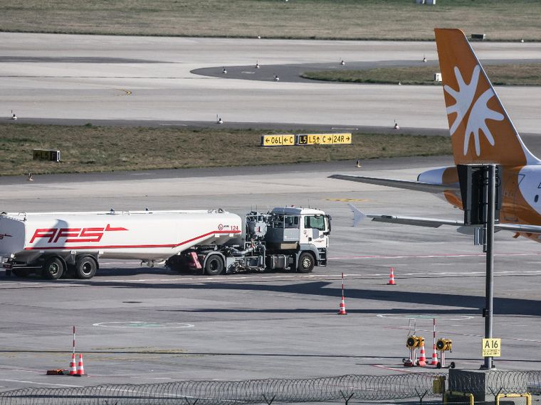 Volo cancellato perché manca il carburante? Sì al rimborso, no all'indennizzo