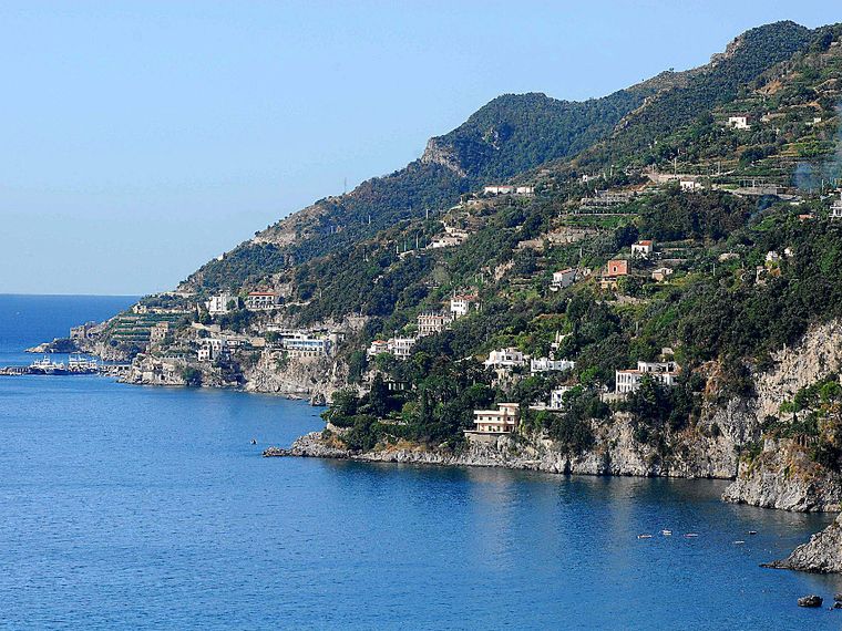 Guidare in Costiera Amalfitana? Per Autotrader è la quarta strada migliore al mondo