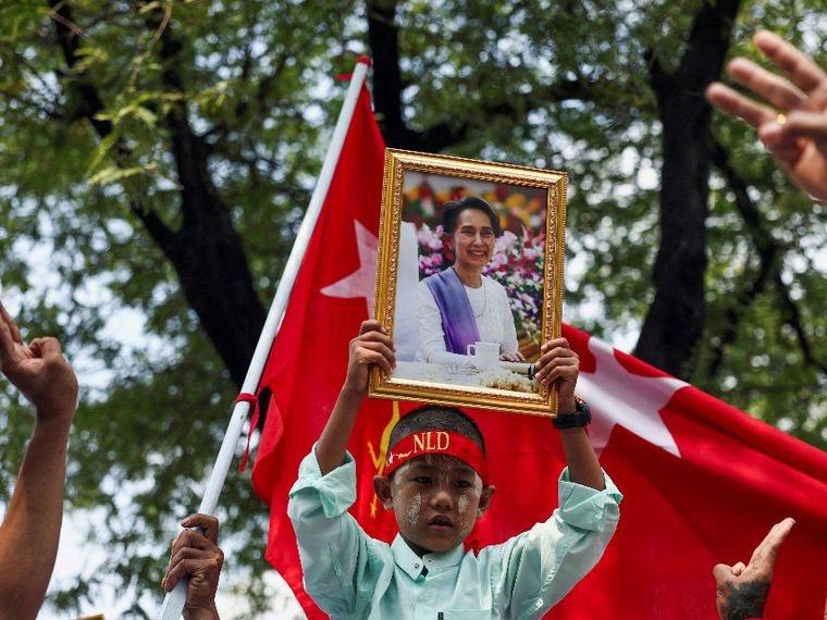 Myanmar, la Nobel Aung San Suu Kyi è uscita di cella: ora è ai domiciliari