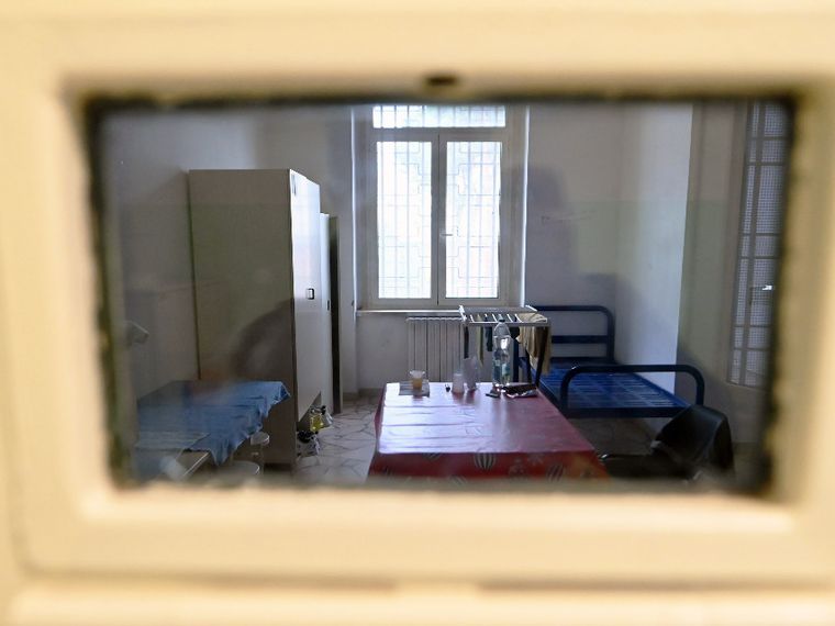 Io, cappellano in carcere e quel frigo negato: se vince la logica della punizione