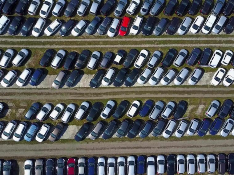 Mercato auto: volano le elettriche e riscossa Stellantis