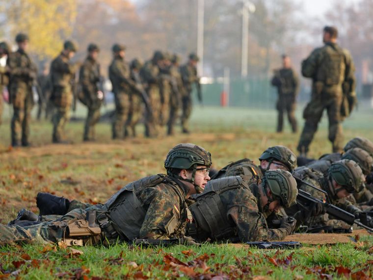 In Germania il clima di guerra si sente: un 18enne su tre è disposto a fare il soldato