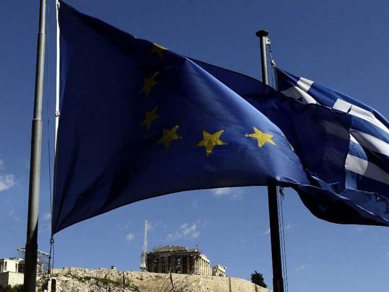 Dieci anni dopo la Troika la Grecia è fuori dal tunnel. E l’Italia la supera sul debito