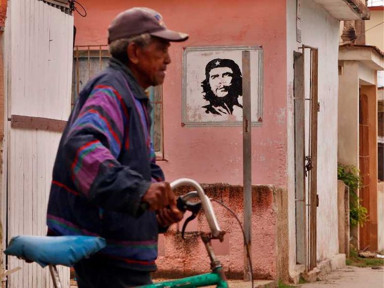 A Cuba non ci si cura più: niente medici, niente energia. «La sanità è al collasso»