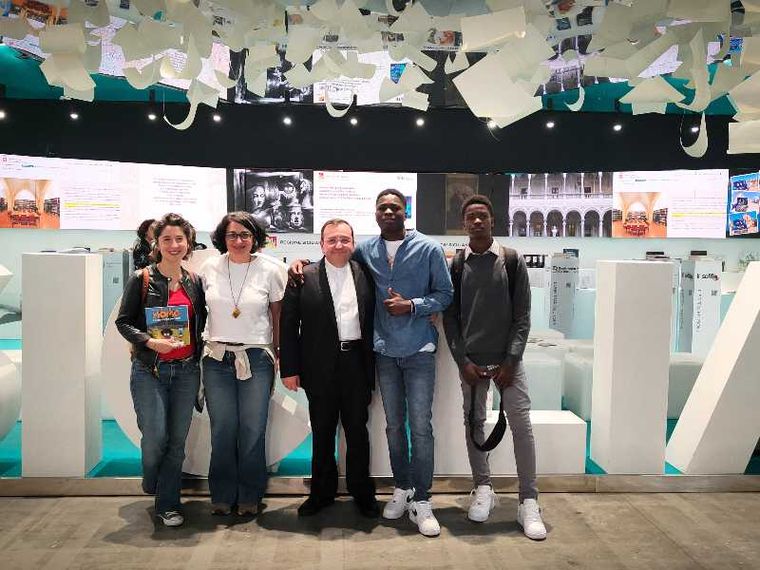 L'odissea dei giovani migranti: «Così le nostre storie si fanno fiaba»