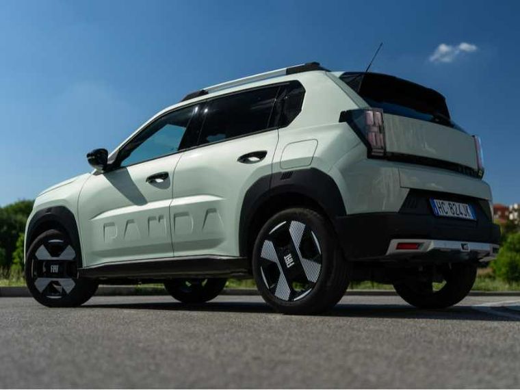 Fiat Grande Panda Turbo 100: torna il benzina manuale che piace al mercato reale