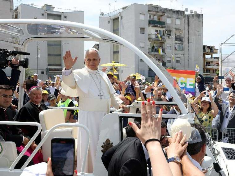 Il Papa nella Terra dei fuochi: qui per raccogliere le vostre lacrime. «Fermare le alleanze criminali»