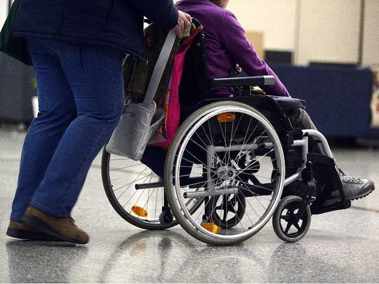 «Negare la cittadinanza a una persona con disabilità per reddito insufficiente è discriminazione»
