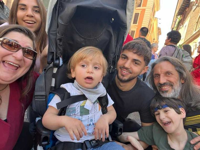 «Noi, la “famiglia degli storti”, testardamente aperti alla vita»