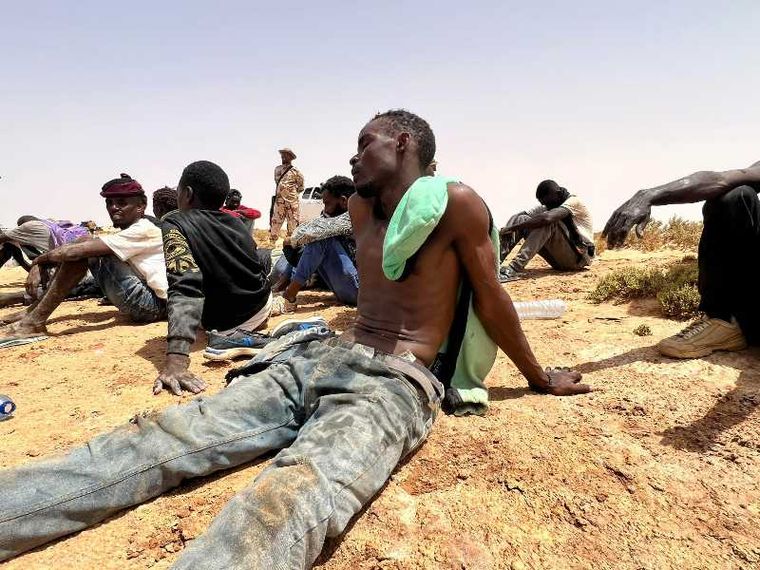 Migranti al confine tra Libia e Tunisia