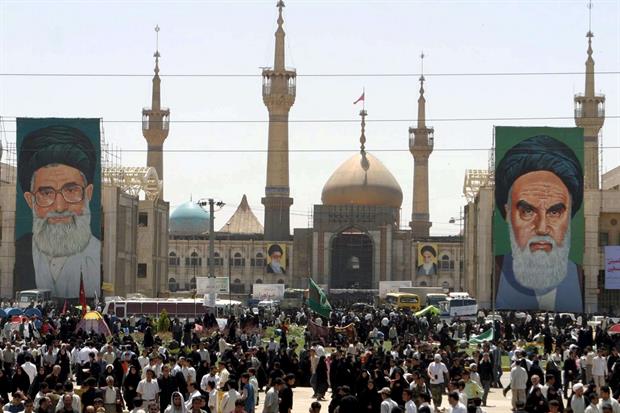 Il mausoleo dell'ayatollah Khomeini nel sud di Teheran, dove si è fatto esplodere il kamikaze (Ansa)
