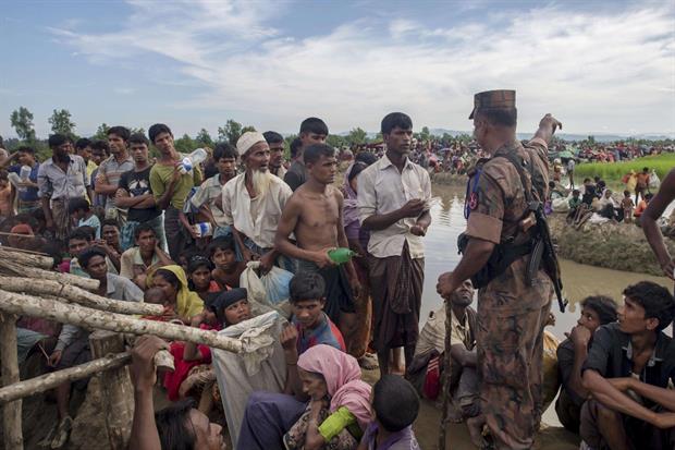 Rohingya poco oltre la frontiera del Bangladesh (Ansa'Ap)
