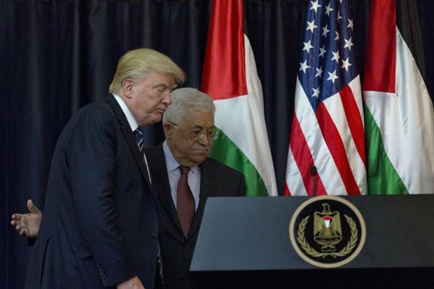 Il presidentre dell'Anp, Abu Mazen, a Washingrton con Donald Trump (Ansa)