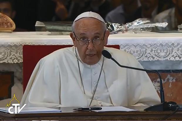Papa Francesco parla ai vescovi, al clero e ai religiosi in Cattedrale a Genova