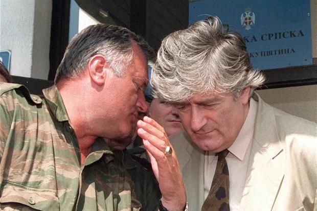 Mladic e Karadzic in una foto dell'archivio Ansa