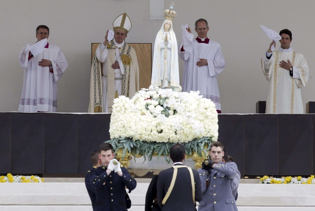 Fatima SANTI Giacinta & Francisco una decade Rosario con San Giovanni Paolo II Crocifisso 