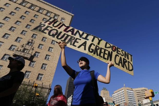 Proteste contro le politiche migratorie di Trump a El Paso in Texas (Ansa)
