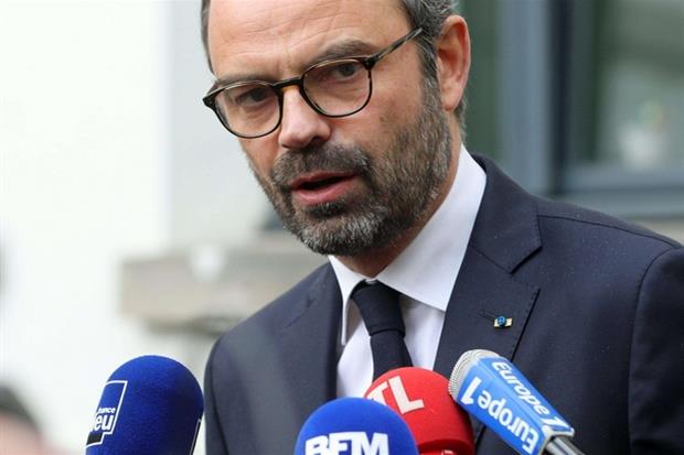 Il premier francese Edouard Philippe in conferenza stampa (Fotogramma)