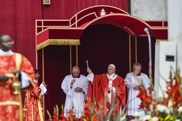 Il Papa durante la Messa di Pentecoste del 4 giugno 2017