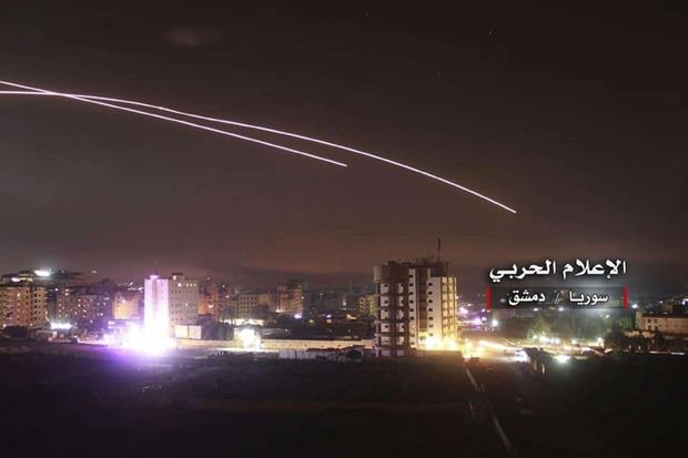 Missili israeliani diretti su una base siriana nei dintorni di Damasco (Ap)