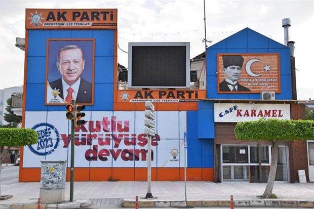 Le gigantografie del presidente Erdogan e del 'Padre della patria' turca (Foto: Scaglione)