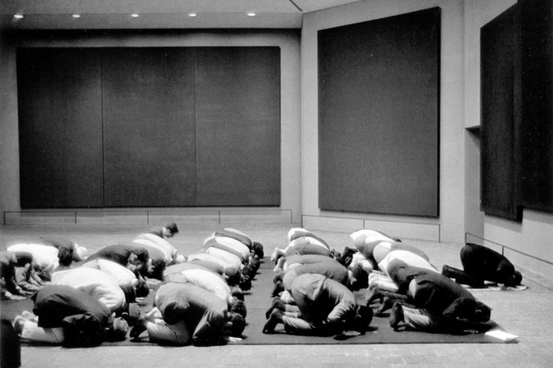 La Rothko Chapel con una comunità musulmana in preghiera
