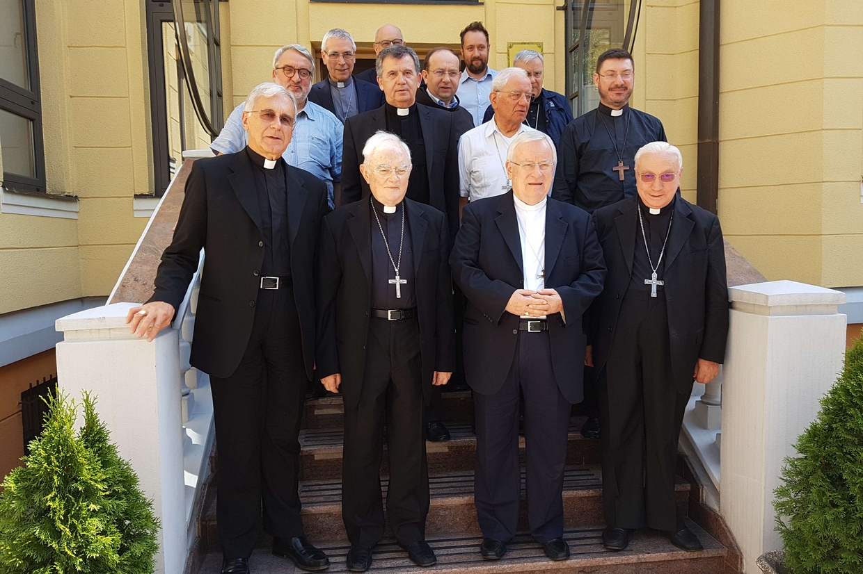 I vescovi dell'Umbria con il nunzio apostolico Luigi Pezzuto nella nunziatura di Sarajevo