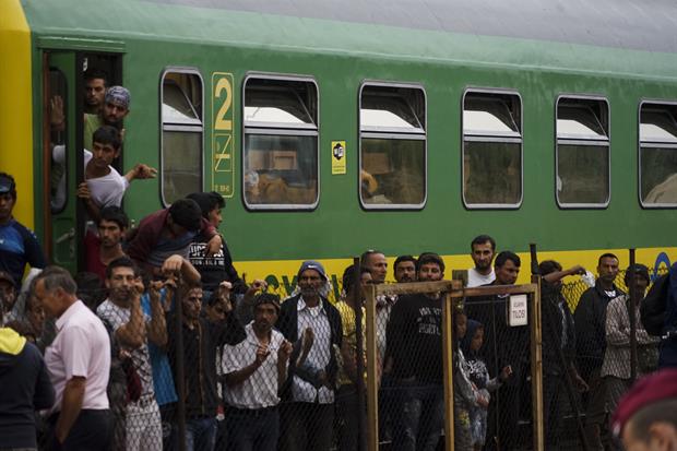 Profughi siriani fermati alla stazione di Budapest Keleti nel 2015