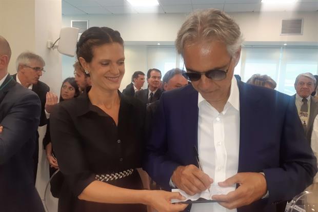 Andrea Bocelli e la moglie a Nuovi Orizzonti