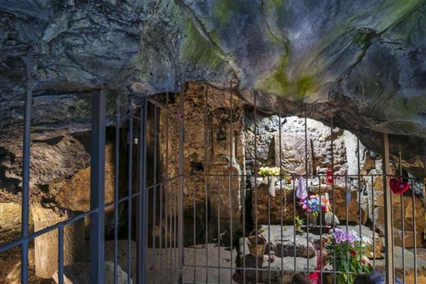 La Grotta del ritrovamento (foto da www.madonnadellasciara.it)