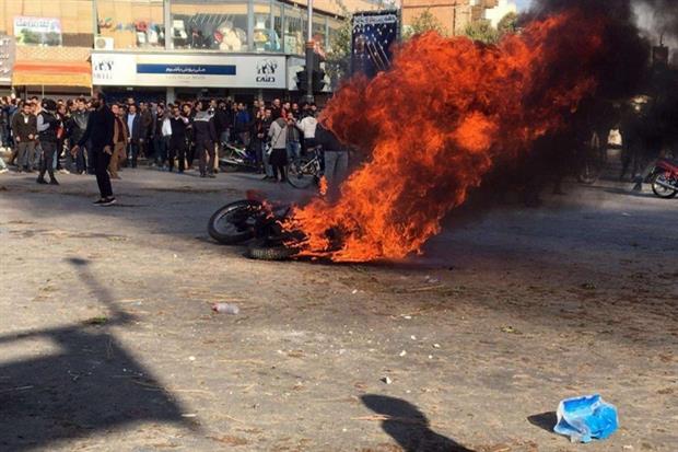 Le violenze a Isfahan del fine settimana (Ansa)