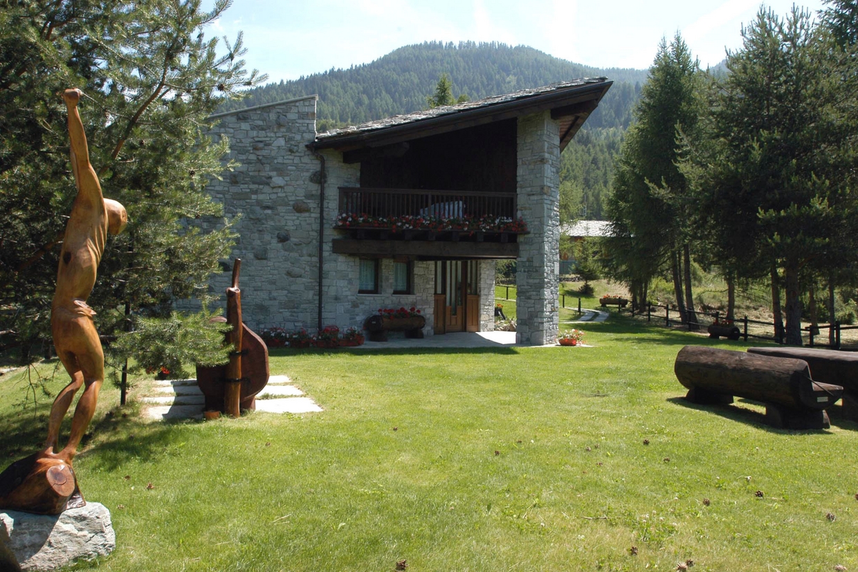 Lo chalet di Les Combes che ha accolto Giovanni Paolo II e Benedetto XVI nei loro soggiorni estivi