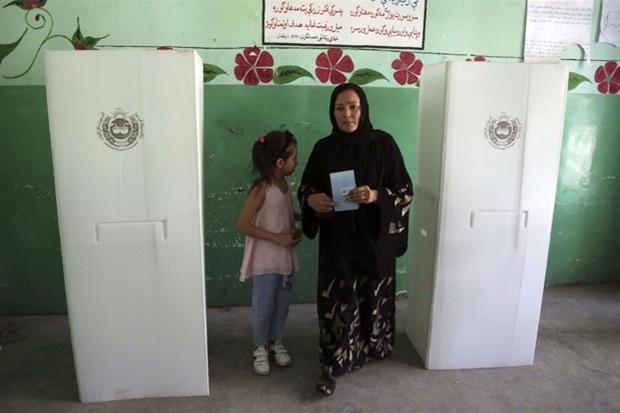 Il voto nella capitale Kabul (Ansa)