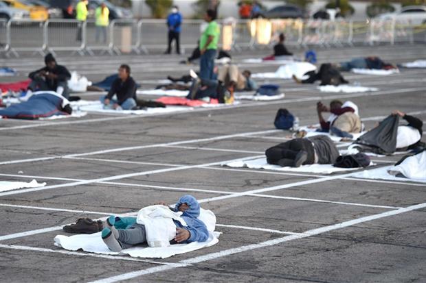 Il parcheggio di Las Vegas che «ospita» i senza dimora
