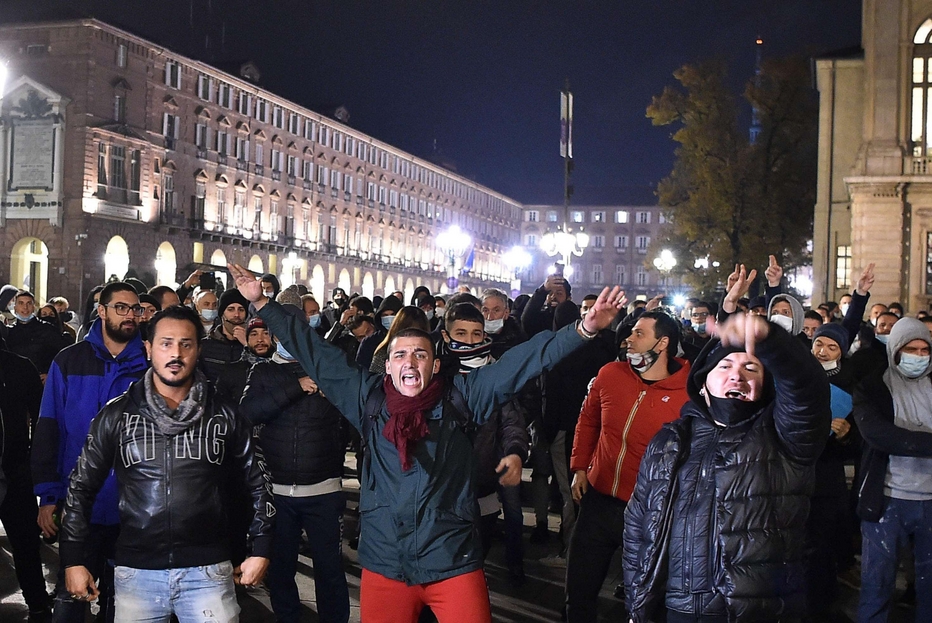 La protesta a Torino: hanno prevalso i violenti, ma nessun corteo era autorizzato