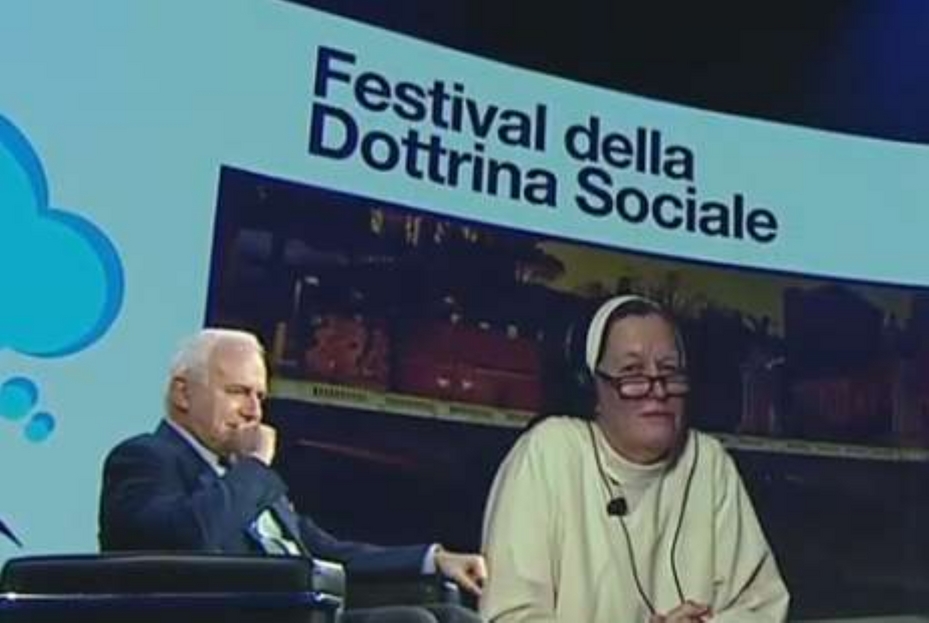 Marco Tarquinio e suor Helen Alford al Festival della Dottrina sociale, a Verona