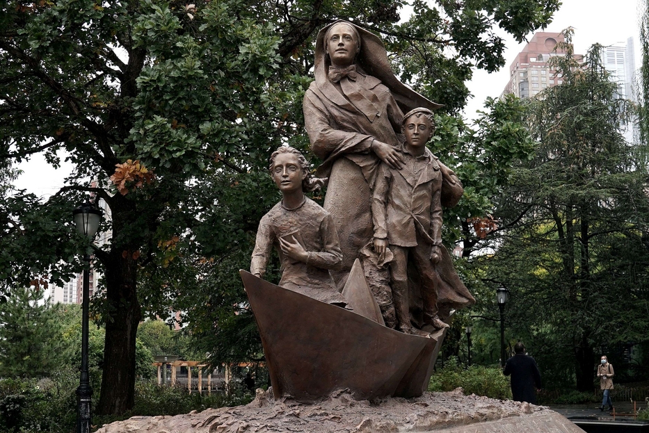 La statua di Madre Cabrini a New York