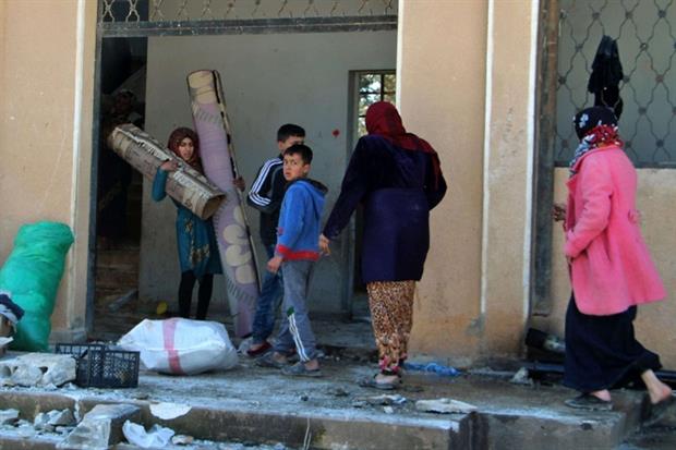 La scuola colpita dai raid aerei nelle provincia di Idlib il 3 marzo vicino alla città di Adwan