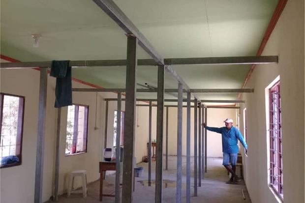 I lavori per la costruzione dell'infermeria dell'orfanotrofio di Laga