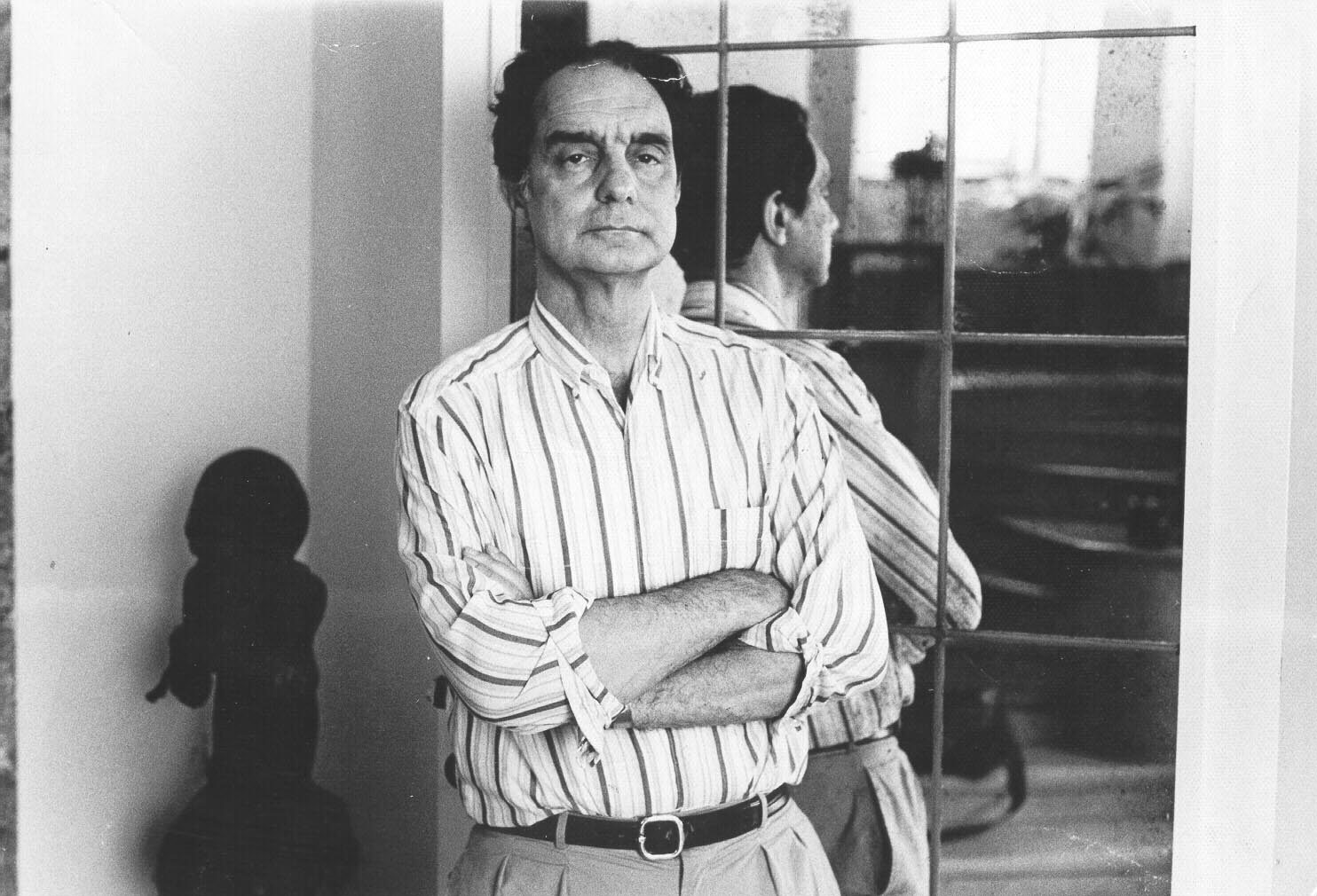 Italo Calvino (1923-1985) allo specchio, ritratto d'archivio