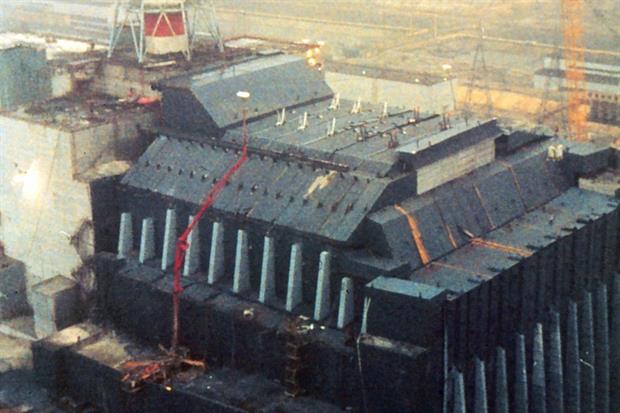 Il reattore poco dopo l'esplosione di 34 anni fa