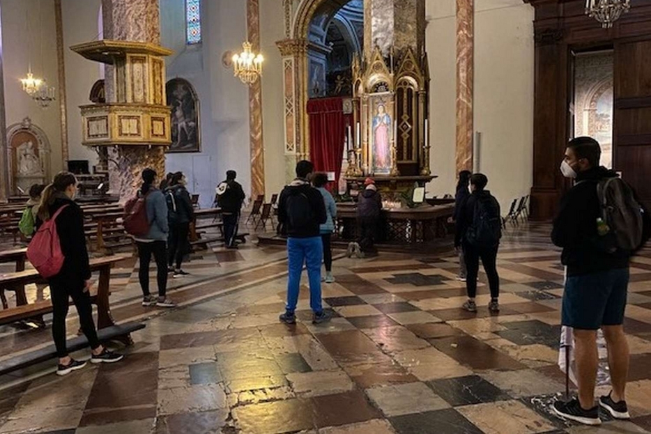 Il pellegrinaggio dei giovani da Perugia ad Assisi per il cardinale Bassetti e per i malati Covid
