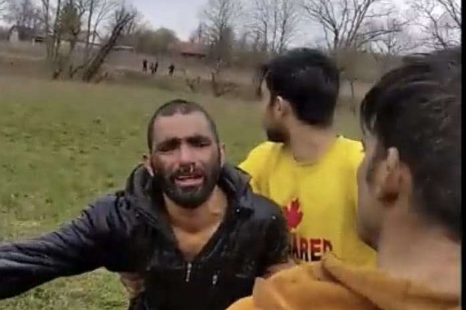 Un fotogramma del video: un migrante fugge dolorante dopo essere stato bastonato dai soldati croati