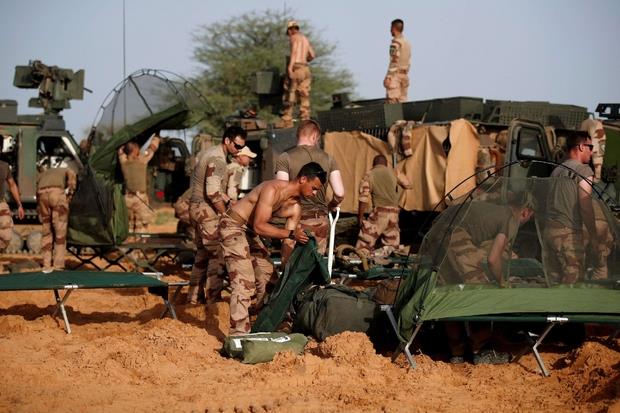 Un campo avanzato dei soldati francesi dell'Operazione Barkhane in Mali