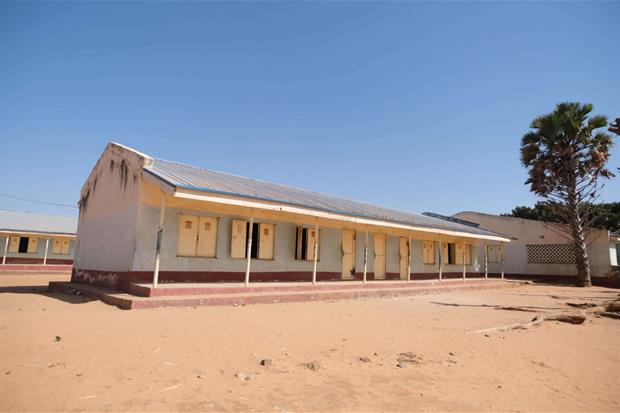 L'edificio della scuola in cui sono stati rapiti iragazzi
