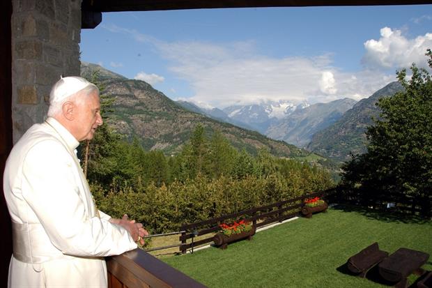 Papa Benedetto XVI nel luglio 2006 a Les Combes
