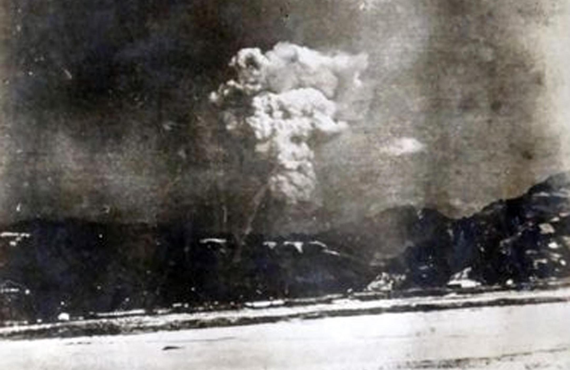 Il fungo atomico su Hiroshima in una foto scattata pochi minuti dopo l'esplosione