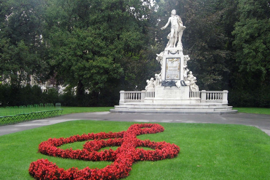 Il monumento a Mozart a Vienna