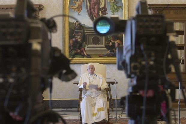 Il Papa durante l'Udienza trasmessa in streaming