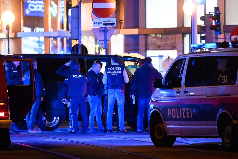 Controlli di polizia dopo l'attacco alla sinagoga